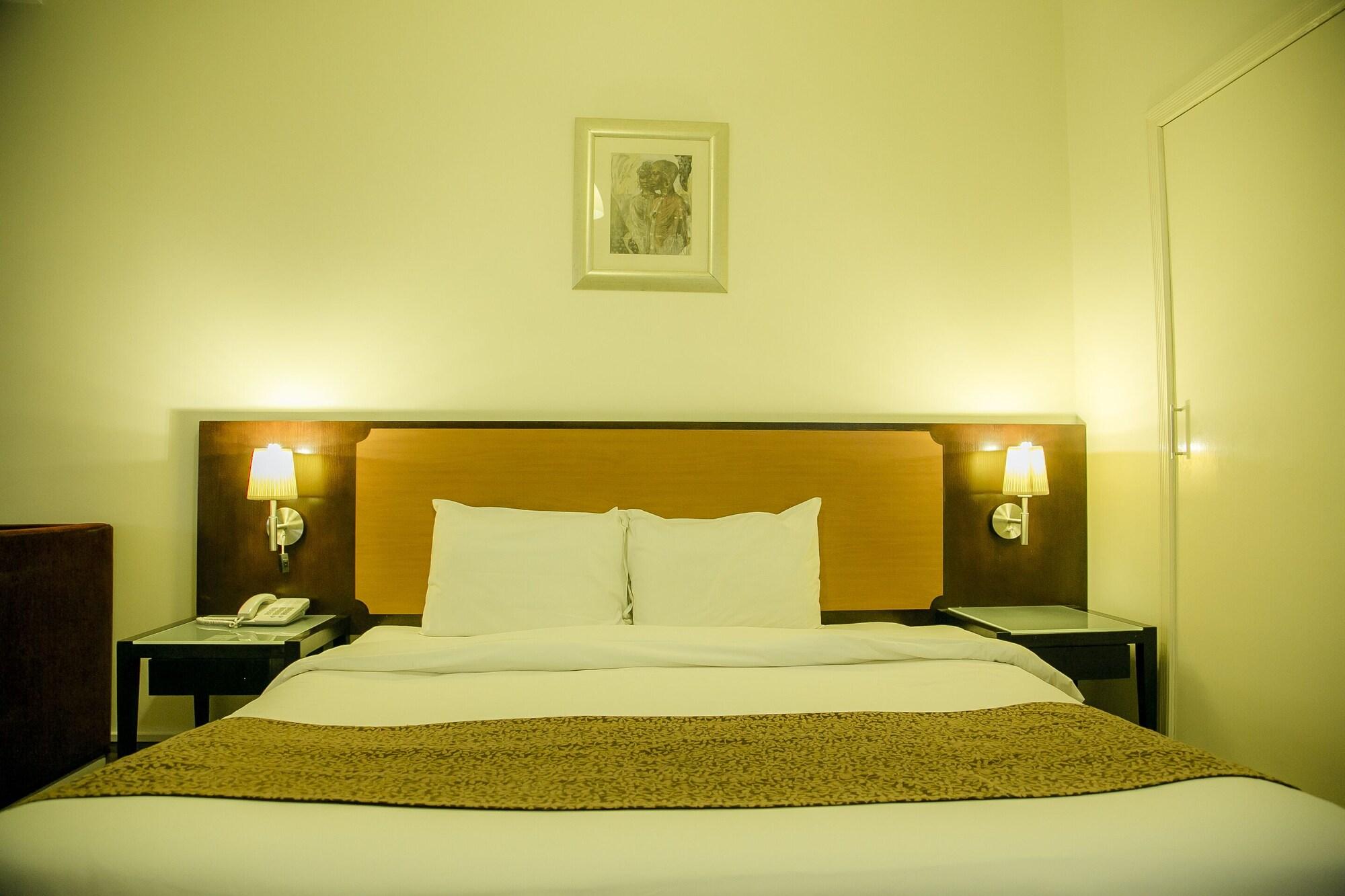 Phoenicia Grand Hotel Dubai Exterior photo